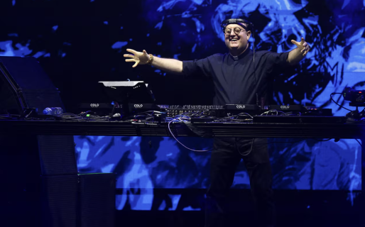 El cura DJ Guilherme Peixoto llenó la Plaza de Mayo con su recital en homenaje al papa Francisco